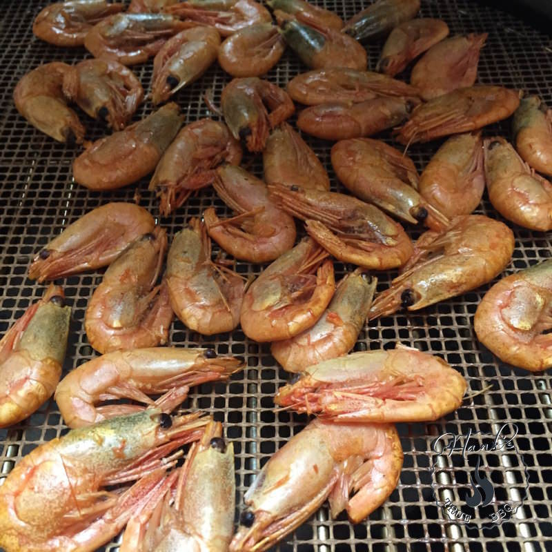 Shrimp on grill grate