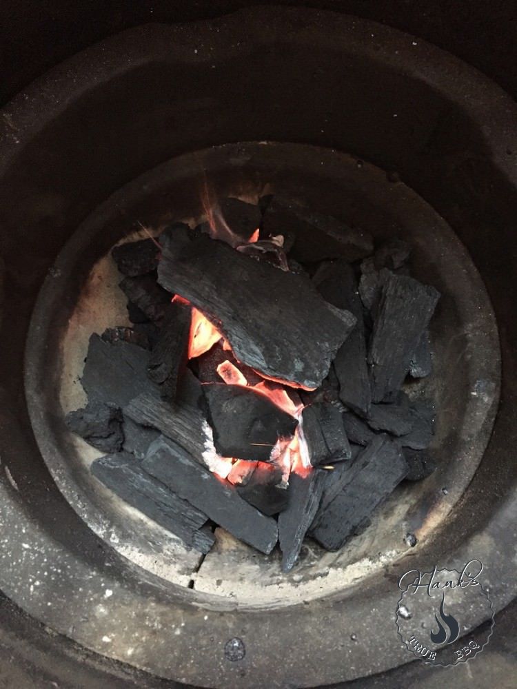 After 10 minutes a good fire glow has been established. Time to close the lid.
