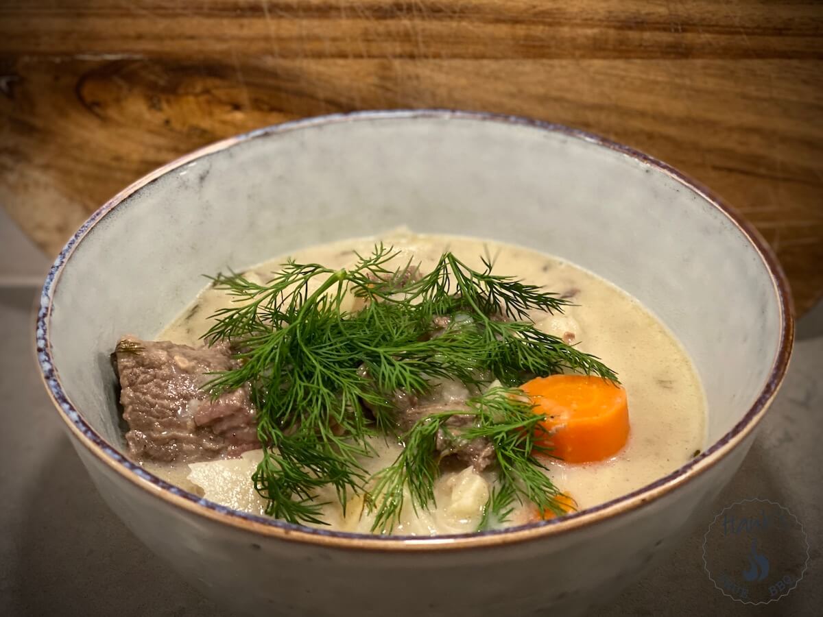 Veal casserole with dill