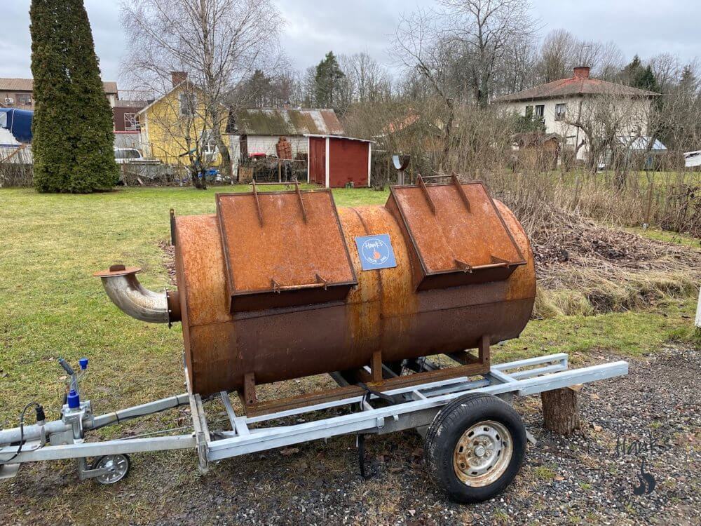 The smoker back on the trailer